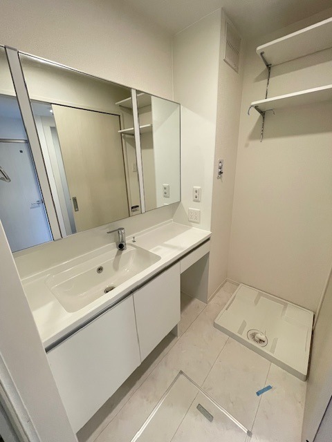 Brand New 1-Bedroom Condo Near Station in Gyotokuekimae 7