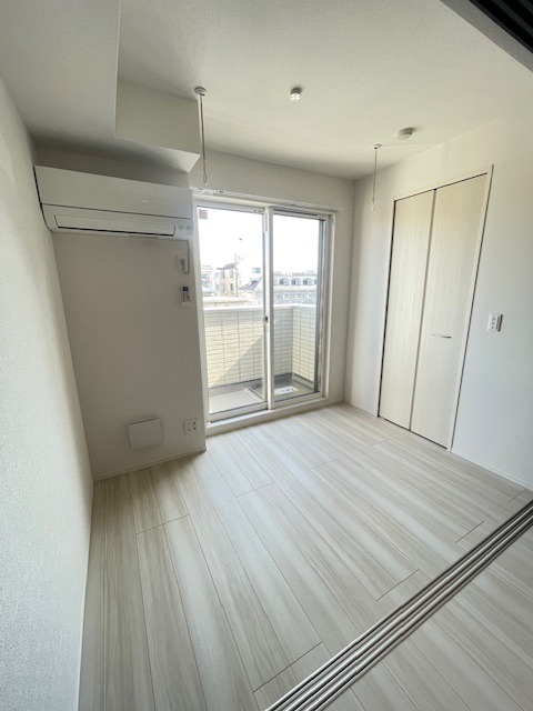 Brand New 1-Bedroom Condo Near Station in Gyotokuekimae 3