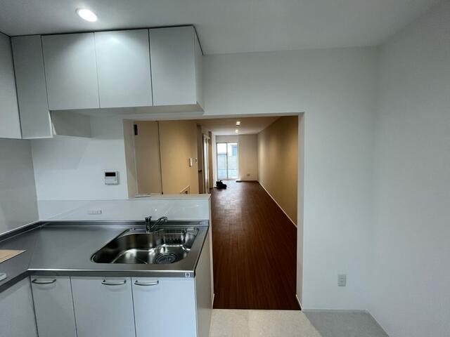 Modern 3-Bedroom House Near Station in Noe 4