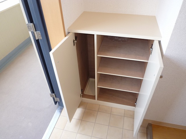 モノロカーレ江坂 8