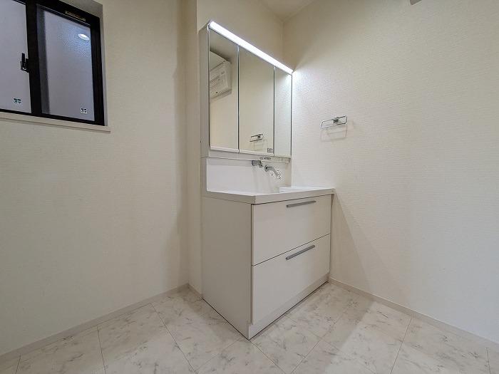Modern 3-Bedroom House in Komyocho 6