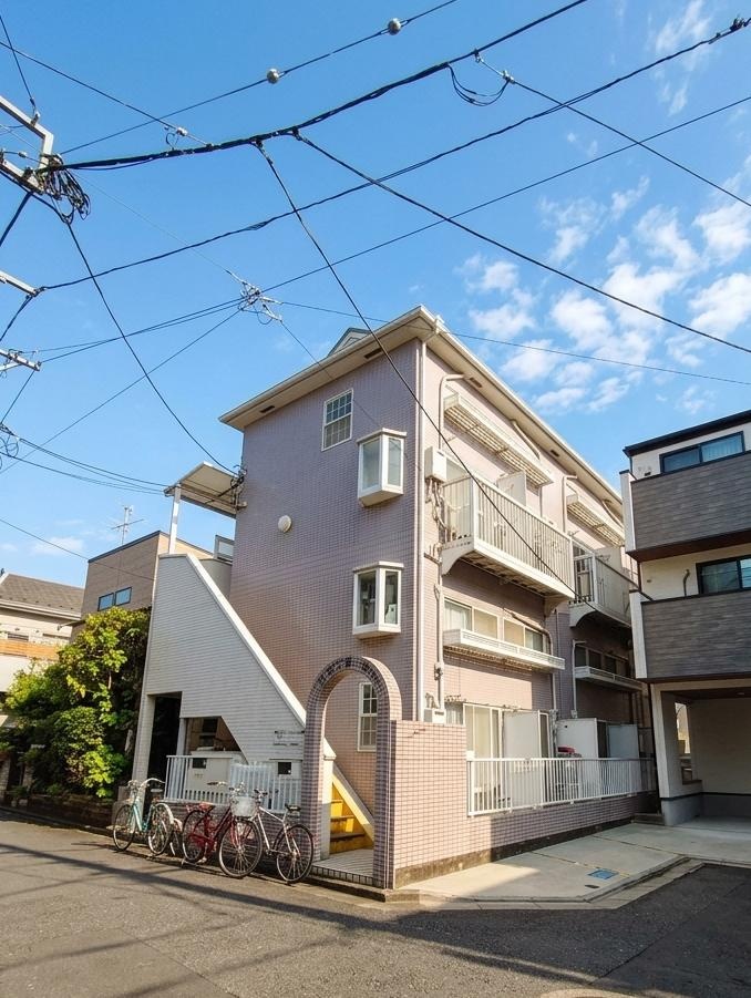 Well-Kept 1-Bedroom Property in Minamikarasuyama 0