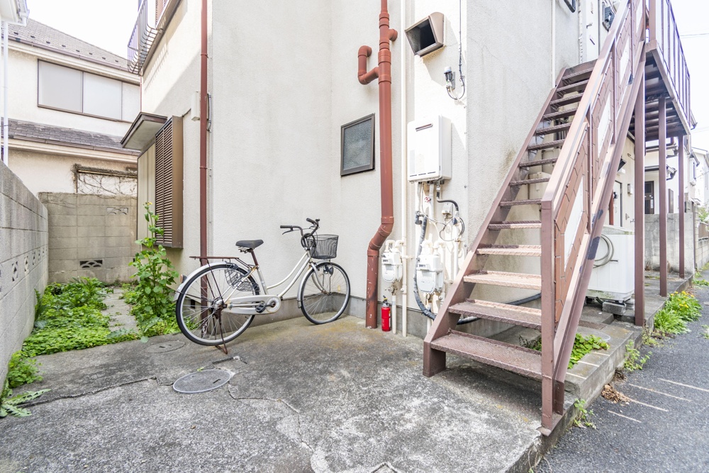 Classic 2-Bedroom Property in Higashisugano 8
