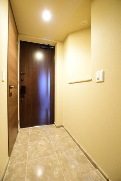 Modern 2-Bedroom Condo Near Station in Kamiosaki 3