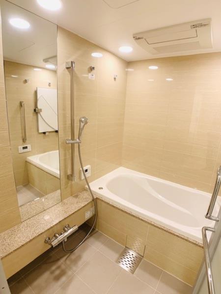 Modern 2-Bedroom Condo Near Station in Kamiosaki 6