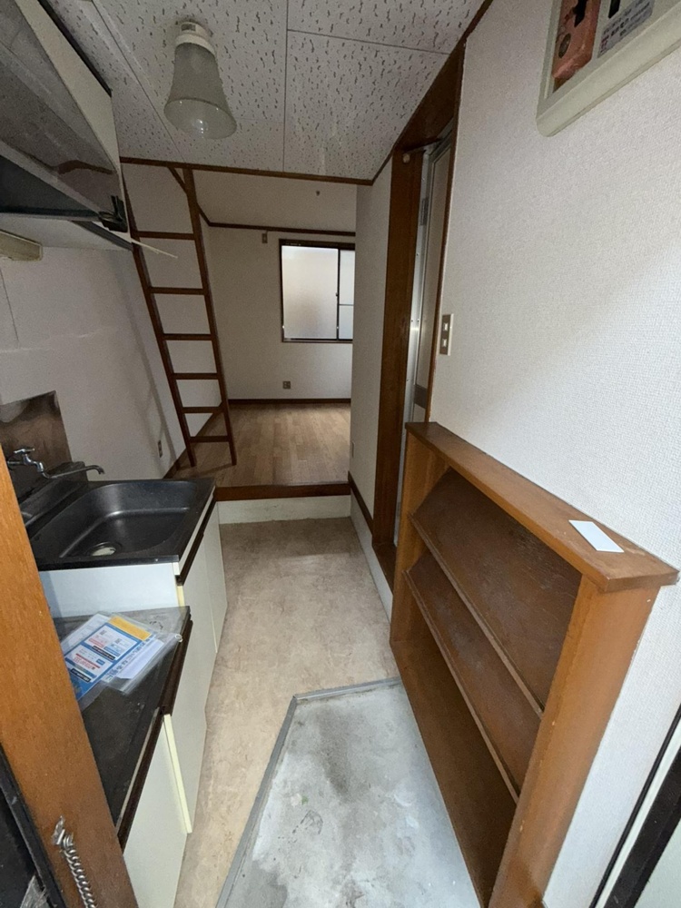 Classic 2-Bedroom Property in Higashisugano 5