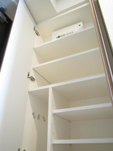 Modern Studio Condo in Enokicho 7