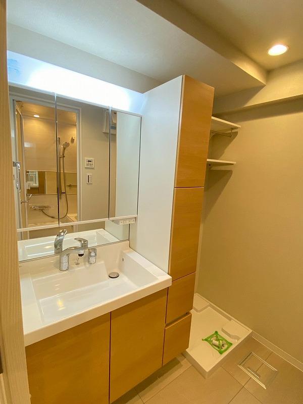 Well-Kept 2-Bedroom Condo Near Station in Toshima 6