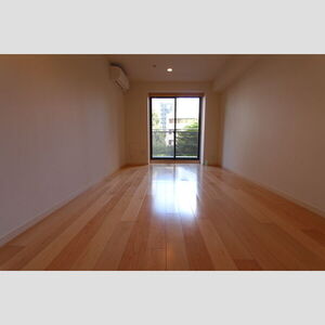 3-Bedroom Condo Near Station in Nibancho 5
