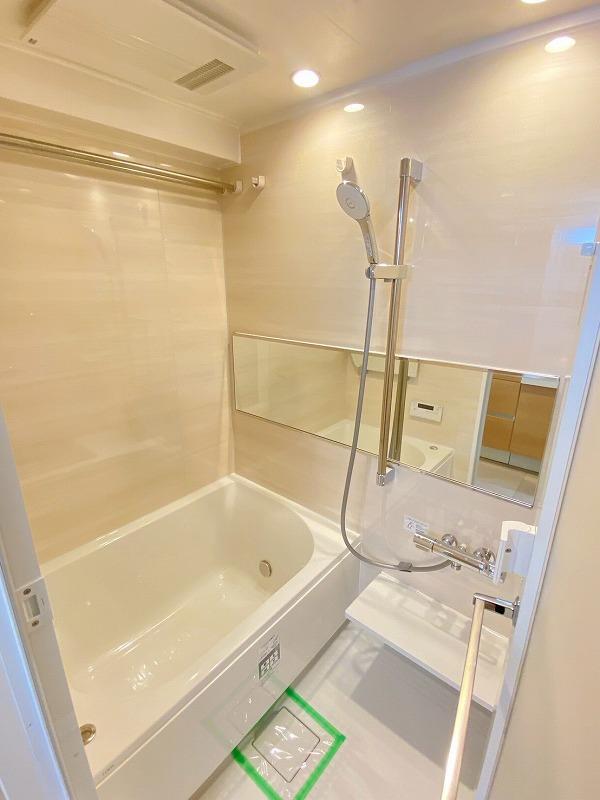 Well-Kept 2-Bedroom Condo Near Station in Toshima 5