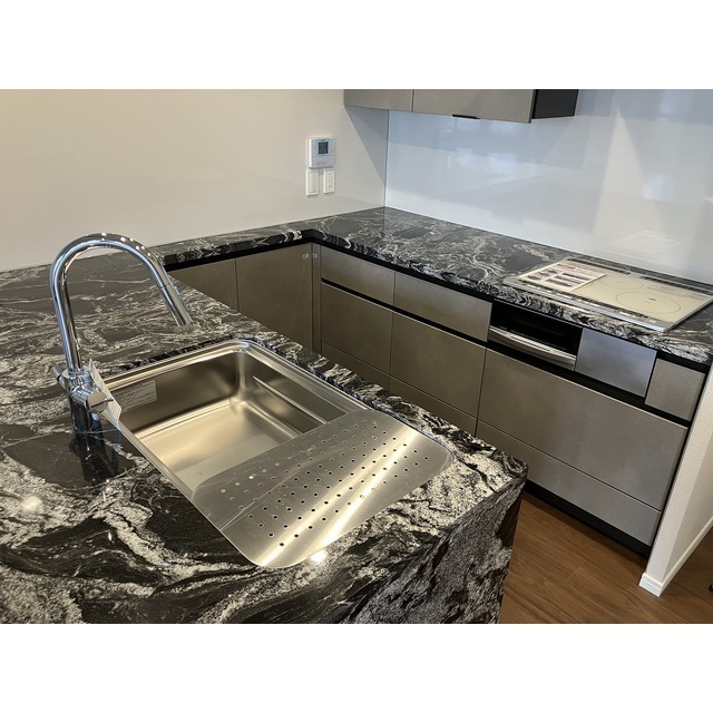 2-Bedroom Condo Near Station in Minamiaoyama 4