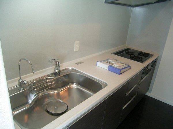 2-Bedroom Condo Near Station in Motoyoyogicho 3