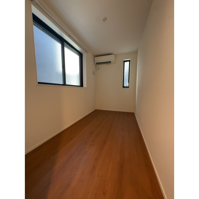 Modern 2-Bedroom House Near Station in Kanamecho 4