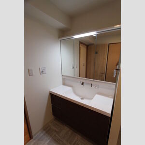 3-Bedroom Condo Near Station in Nibancho 6