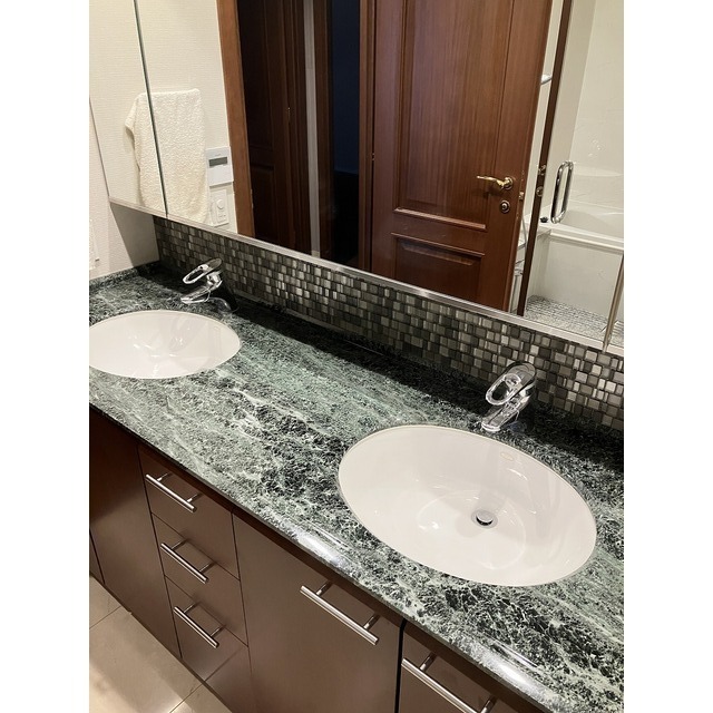 2-Bedroom Condo Near Station in Minamiaoyama 7