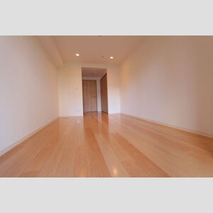 3-Bedroom Condo Near Station in Nibancho 4