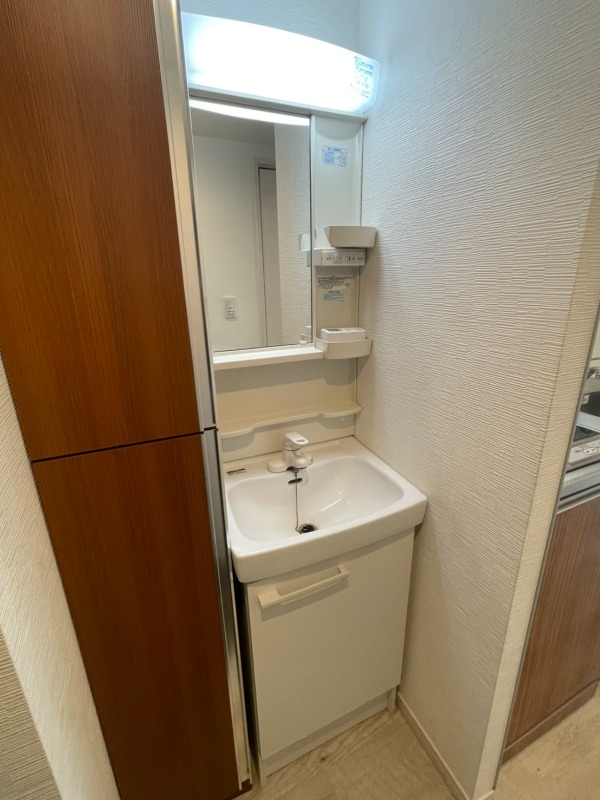 Modern Studio Condo Near Station in Hatagaya 9