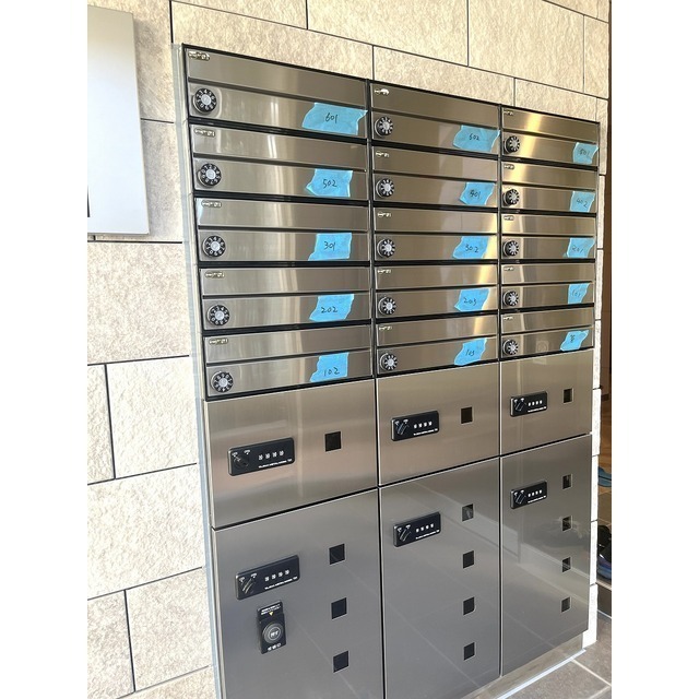 Modern 1-Bedroom Condo in Fuyuki 3