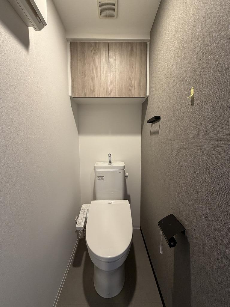 Brand New 2-Bedroom Condo Near Station in Toyo 4