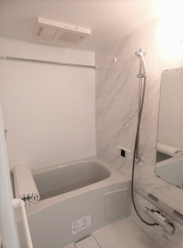 Brand New 1-Bedroom Condo Near Station in Eharacho 4