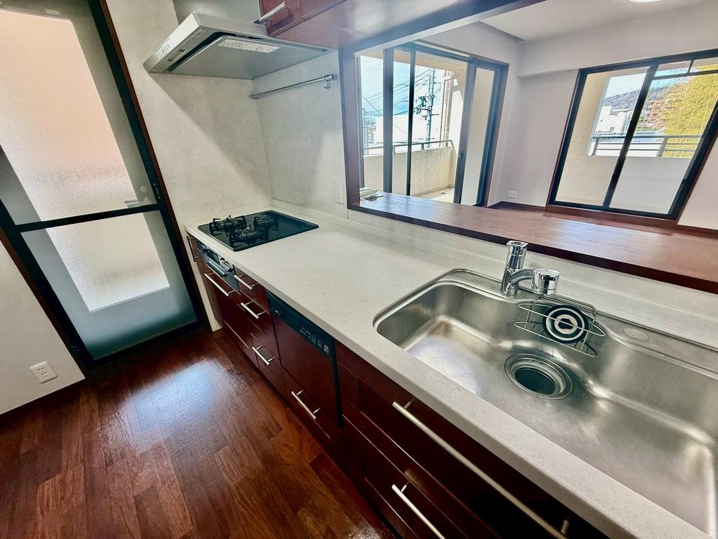 3-Bedroom Condo Near Station in Higashiikomatsukimicho 3