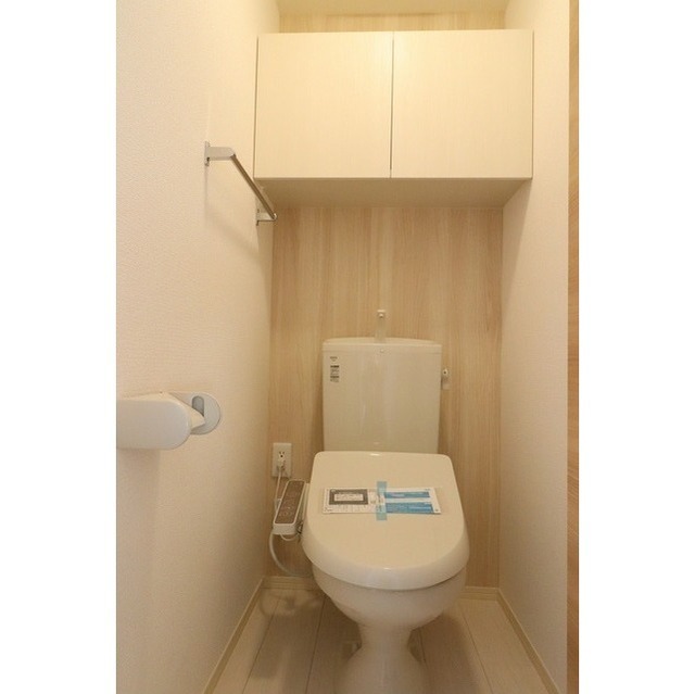 Modern 2-Bedroom Condo in Nishirokugo 5