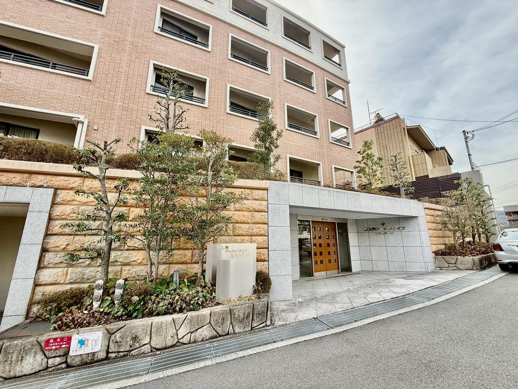 3-Bedroom Condo Near Station in Higashiikomatsukimicho 1