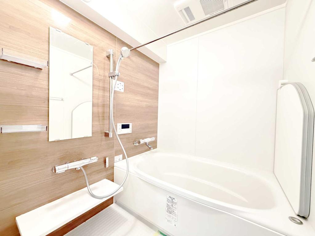 Vintage 2-Bedroom Condo Near Station in Minamikarasuyama 4