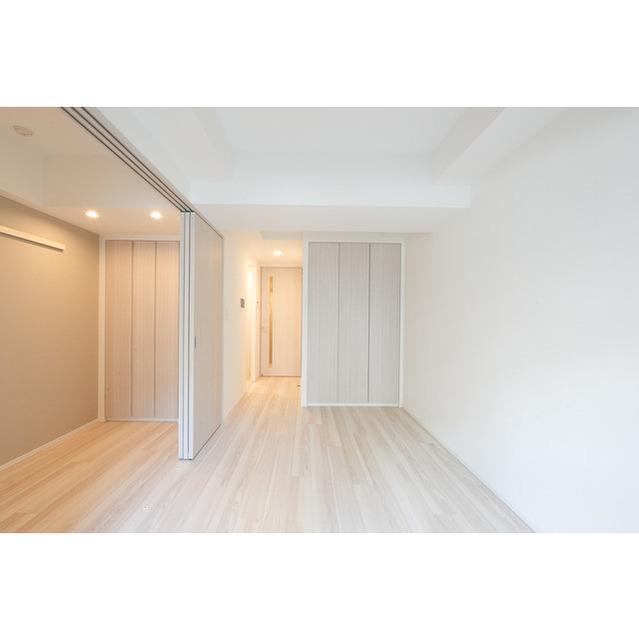 Modern 1-Bedroom Condo Near Station in Motoyoyogicho 4