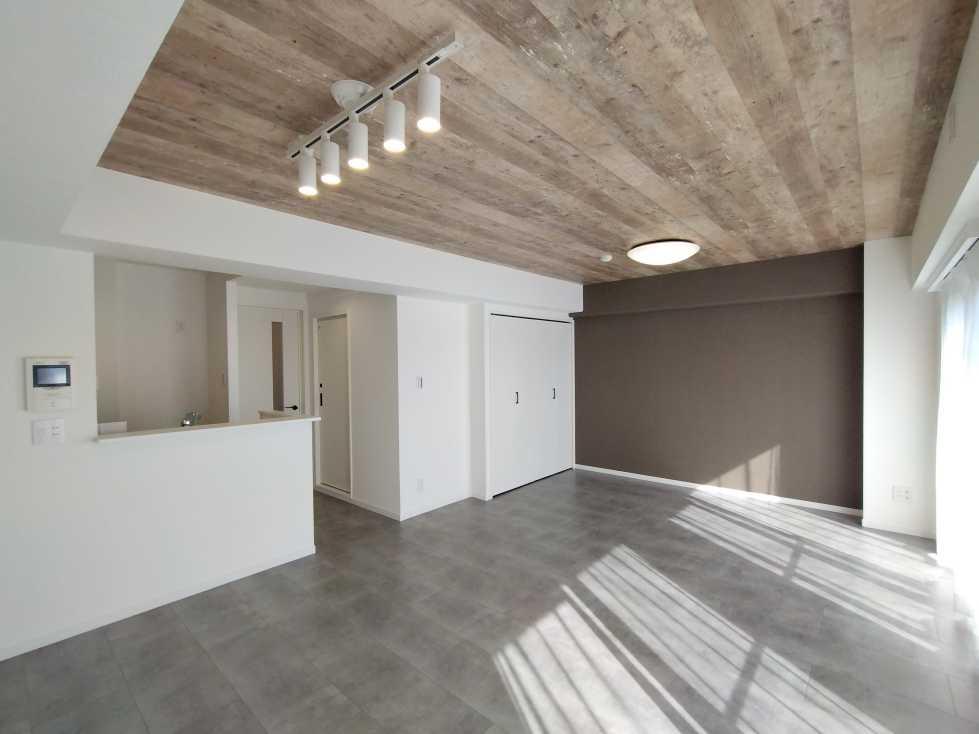Classic 2-Bedroom Condo in Fukasawa 6