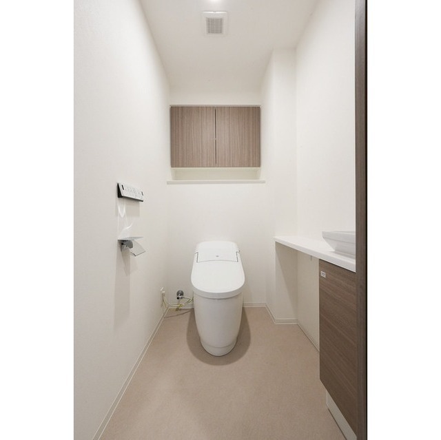 Modern 2-Bedroom Condo Near Station in Motoyoyogicho 8