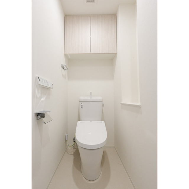 Modern 1-Bedroom Condo Near Station in Motoyoyogicho 8