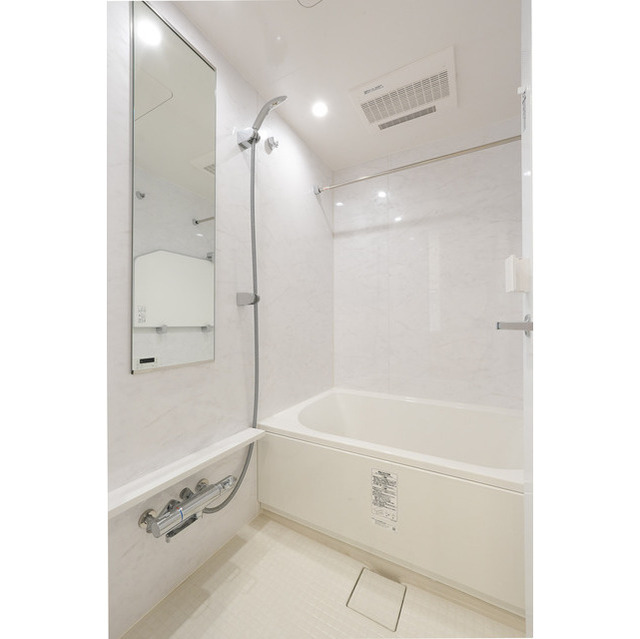 Modern 1-Bedroom Condo Near Station in Motoyoyogicho 6