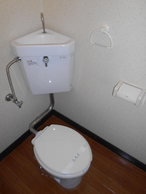 Classic 2-Bedroom Condo in Sawada 7