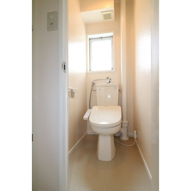 Classic 3-Bedroom Condo Near Station in Ichigayakagacho 6