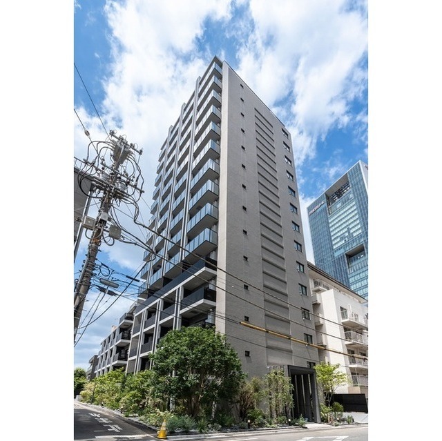 Modern 2-Bedroom Condo Near Station in Motoyoyogicho 0