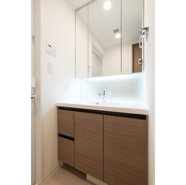 Modern 2-Bedroom Condo Near Station in Motoyoyogicho 7