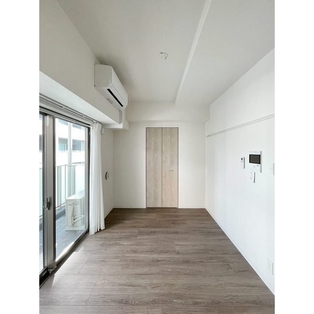 Modern Studio Condo Near Station in Eitai 4