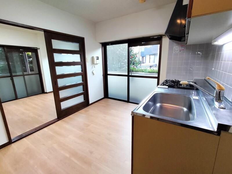 Charming 2-Bedroom Condo in Higashi 2