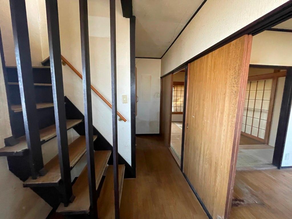 Classic 3-Bedroom House in Funako 4