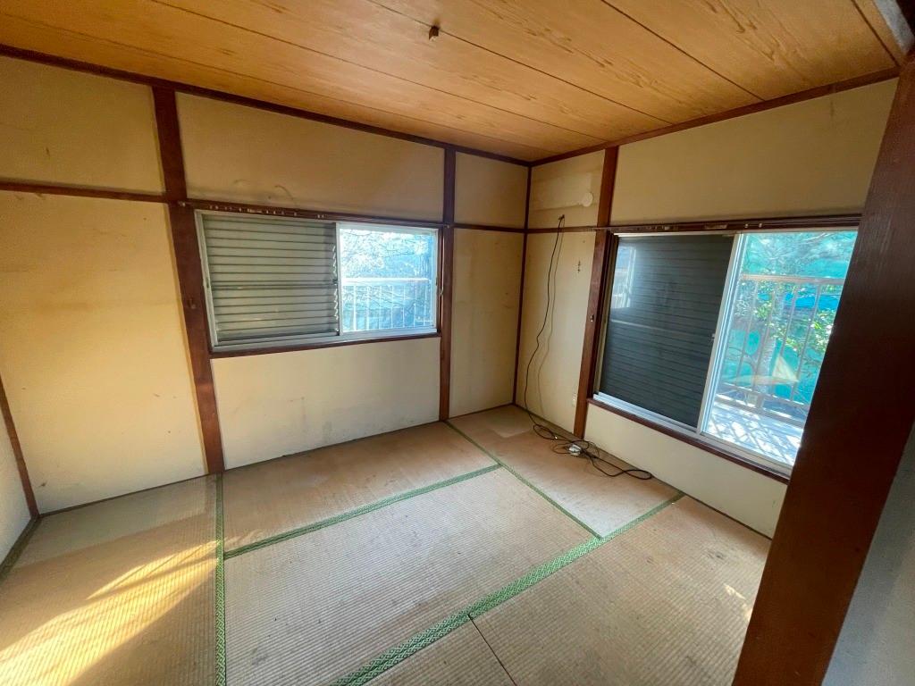 Classic 3-Bedroom House in Funako 8
