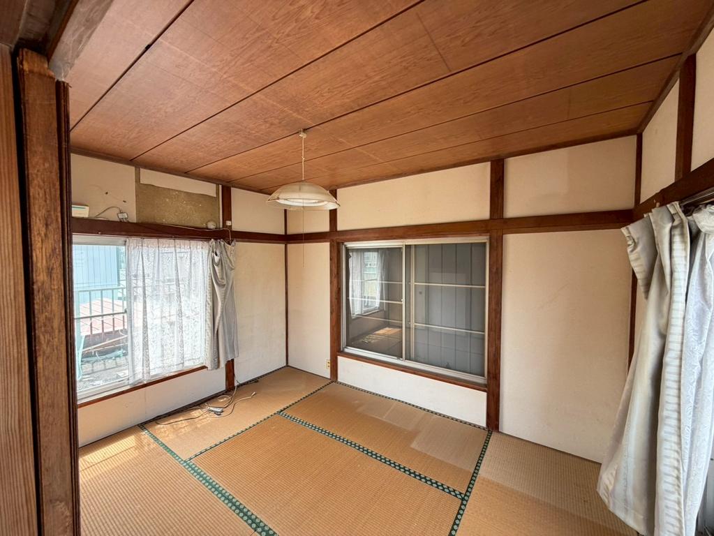 Vintage 4-Bedroom House in Bingonishi 8
