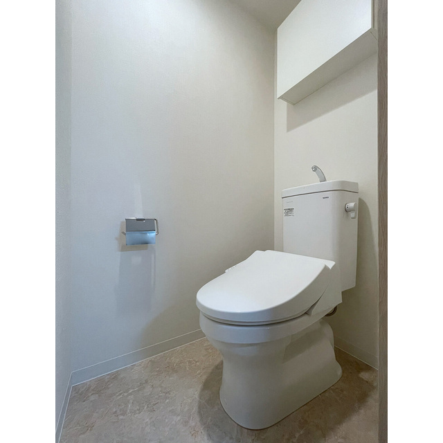 Modern Studio Condo Near Station in Eitai 8