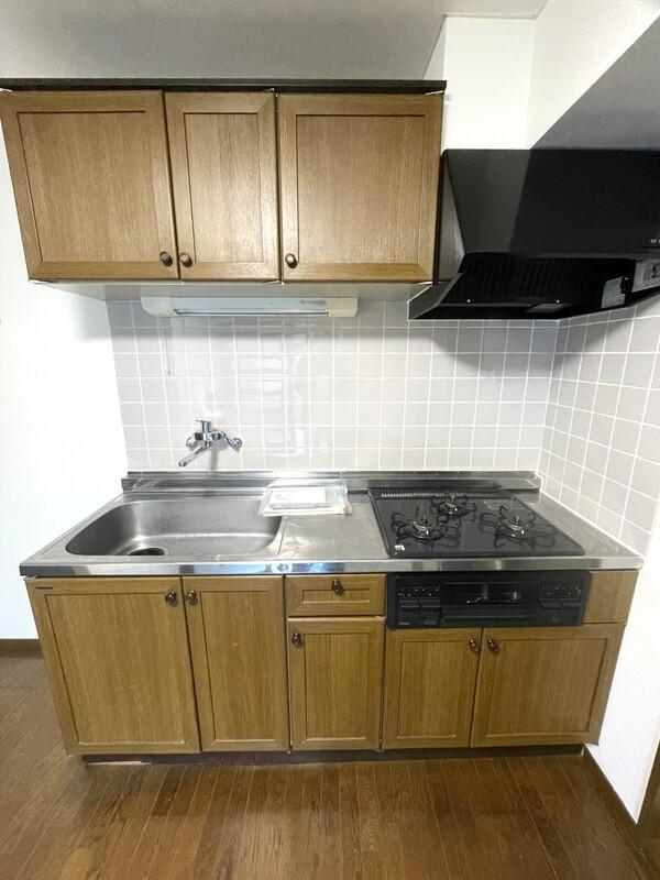 Charming 2-Bedroom Condo in Higashi 2