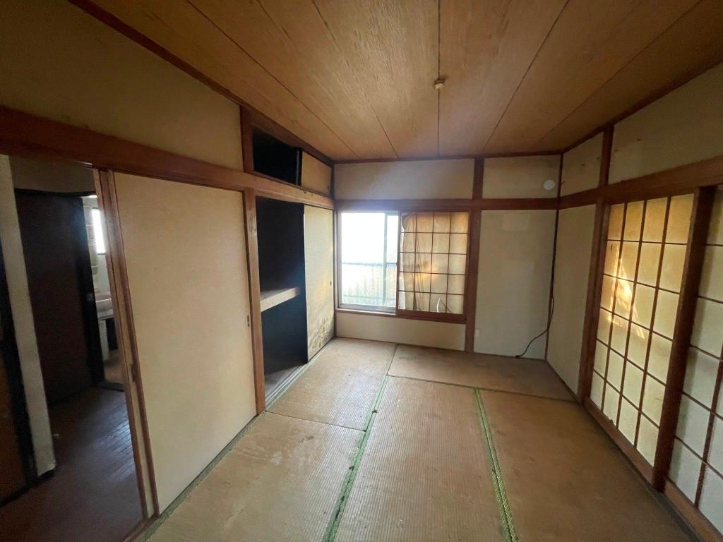 Classic 3-Bedroom House in Funako 3