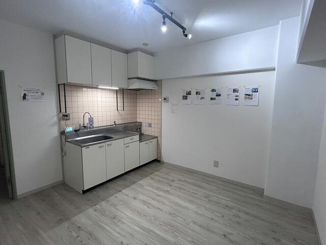 Vintage 2-Bedroom Condo in Matsugaoka 6