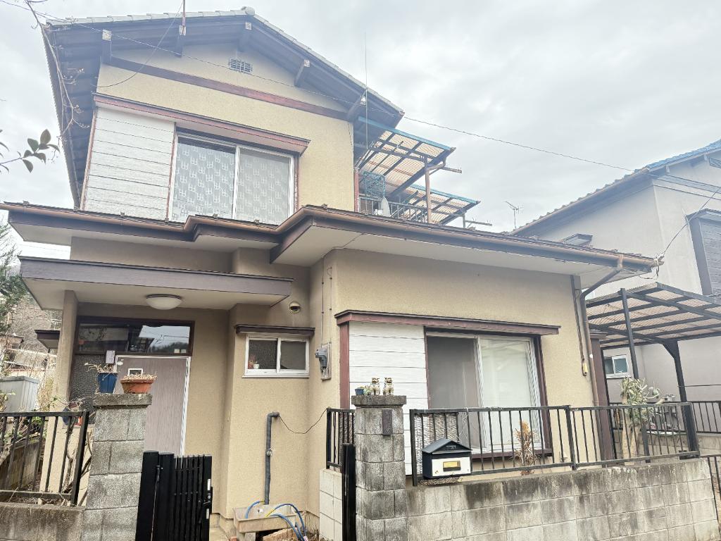 Charming 4-Bedroom House in Yokoze 0