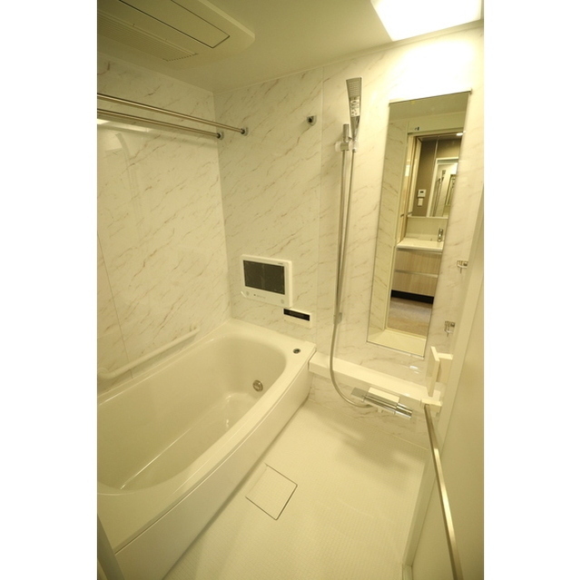 Modern 2-Bedroom Condo Near Station in Misuji 6