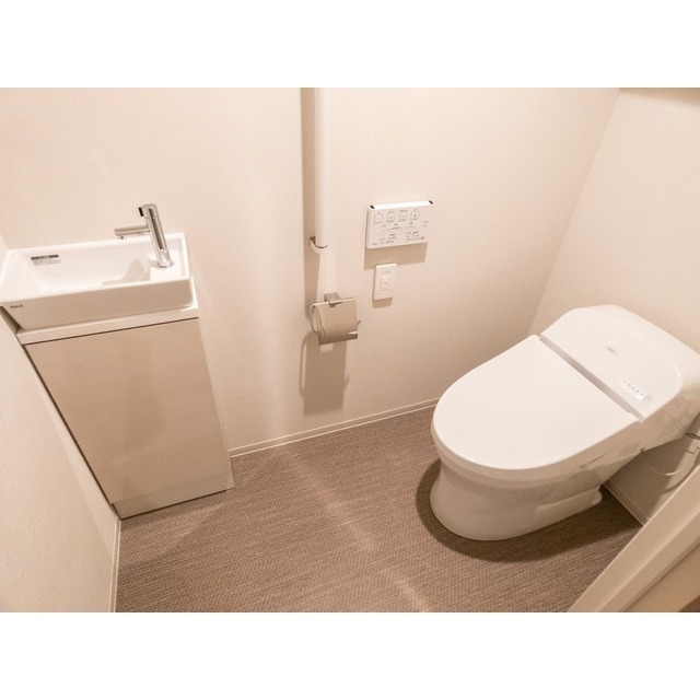Modern 1-Bedroom Condo Near Station in Konan shinagawaintashiteic-to(chika 8