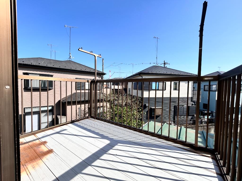 Vintage 3-Bedroom House with a Garden in Sugikubominami 9